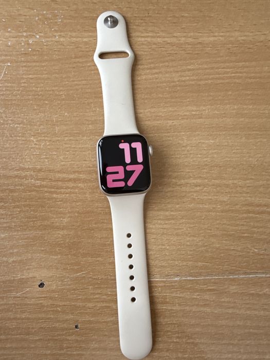 Продам Apple Watch SE 40 мм (новые)