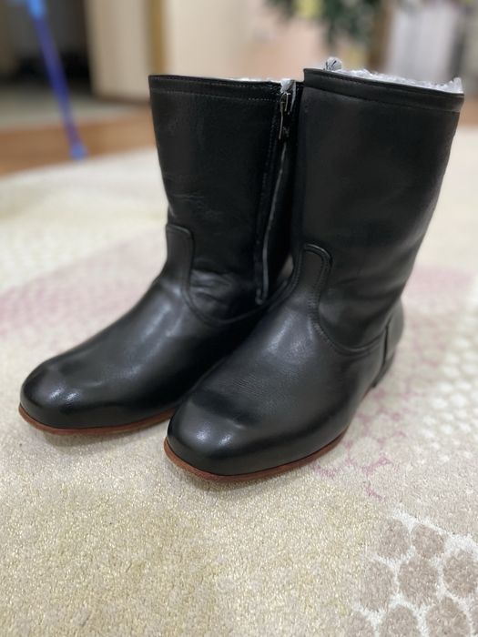 Продам кожанные сапоги.