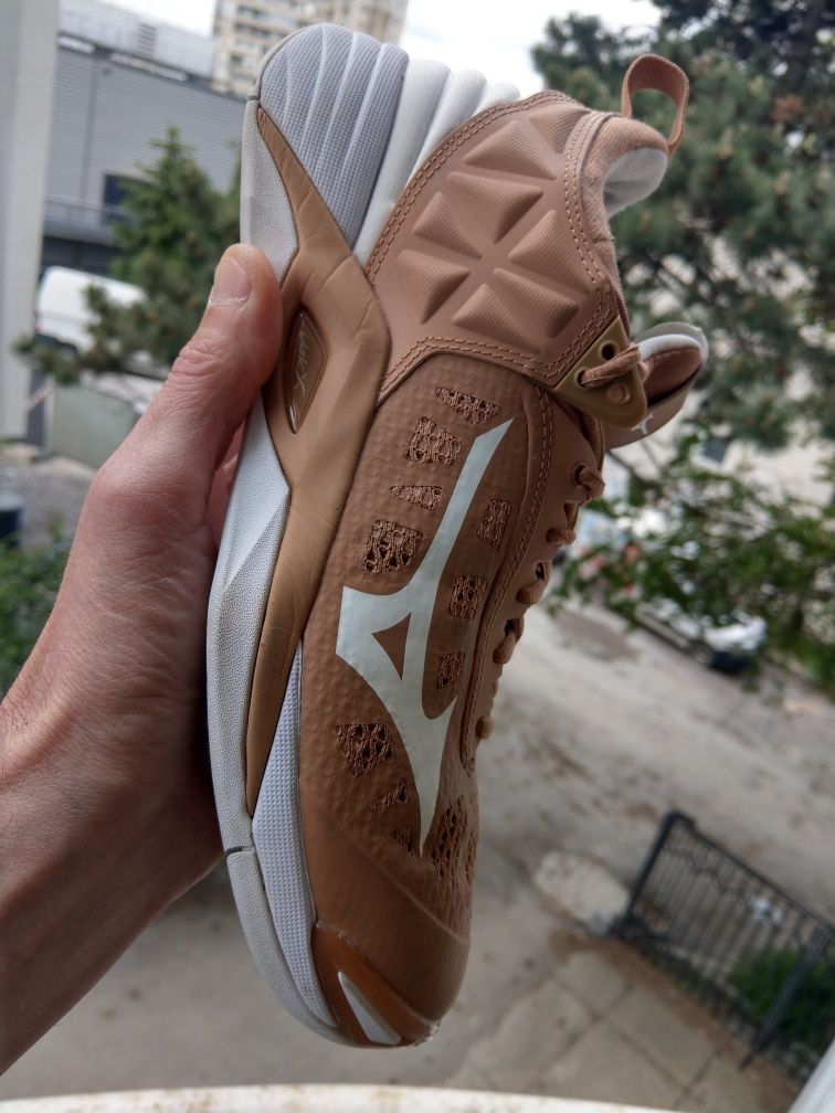 Резервирани.Mizuno Wave Momentum 2. 42нм. 27,0см.