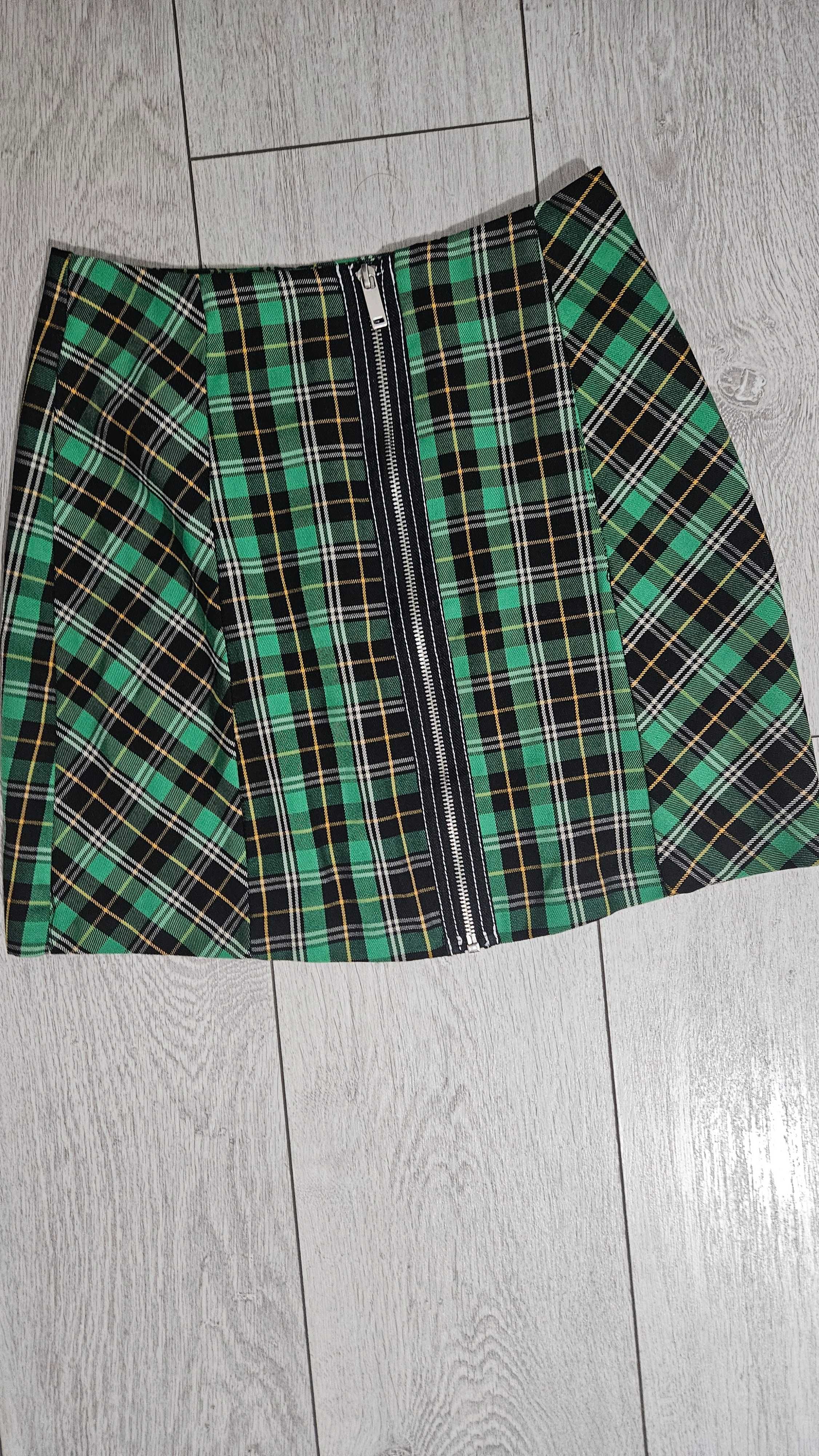 Fusta Stradivarius, Xs