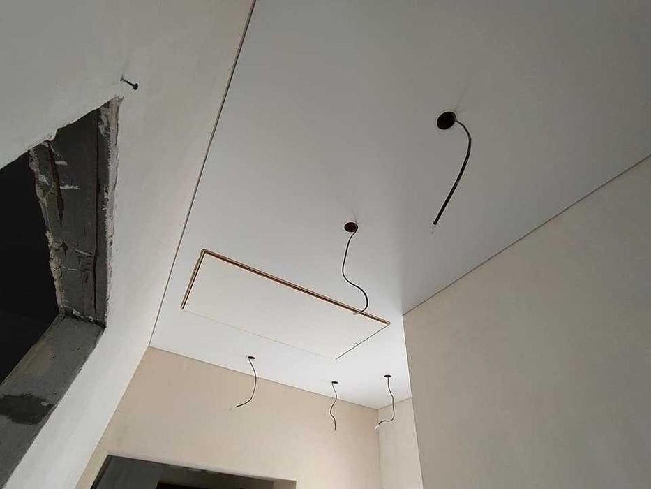 Монтажници на опънати тавани