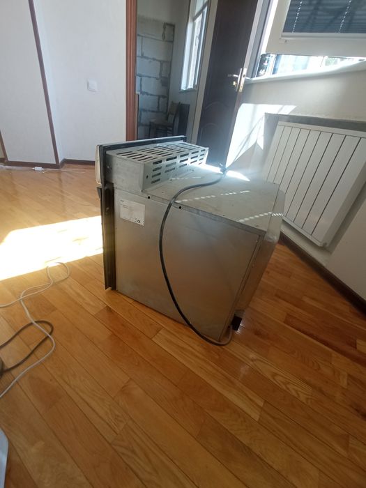 Продам электро духовку встраемую