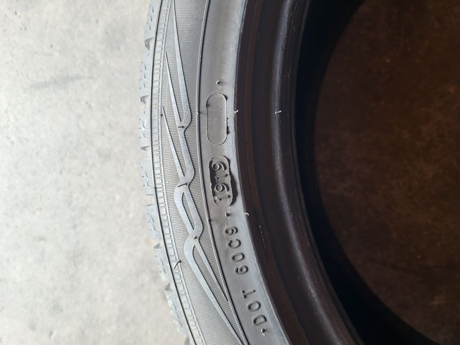 2 anvelope 245 40 R 17 Nokian iarna