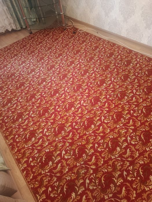 Продаю ковер бу 2х3 самовывоз Космическая 21  цена договорная