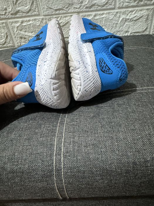 Adidasi baieti cu plasa Under Armour