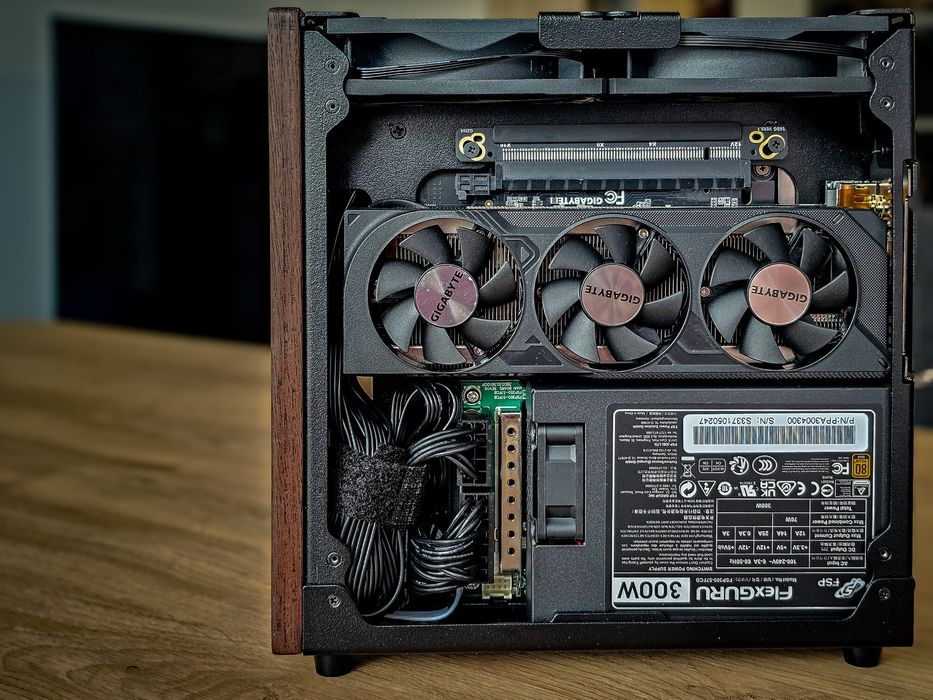 Уникален SFF Геймърски компютър | Ryzen 7500F, RTX 4060, 32GB DDR