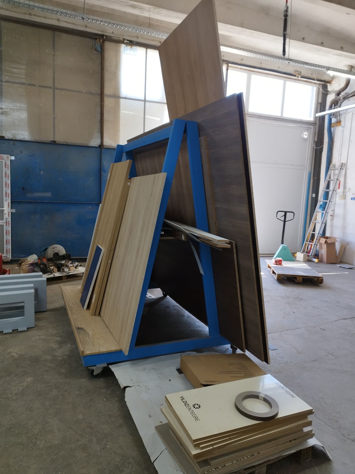 Vand afacere la cheie producție mobilier