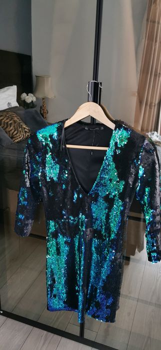 Vând rochiță cu paiete pt diferite ocazii