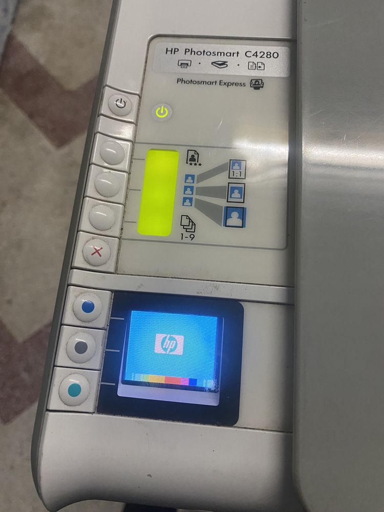 Цветен принтер със скенер Hp перфектно работещ