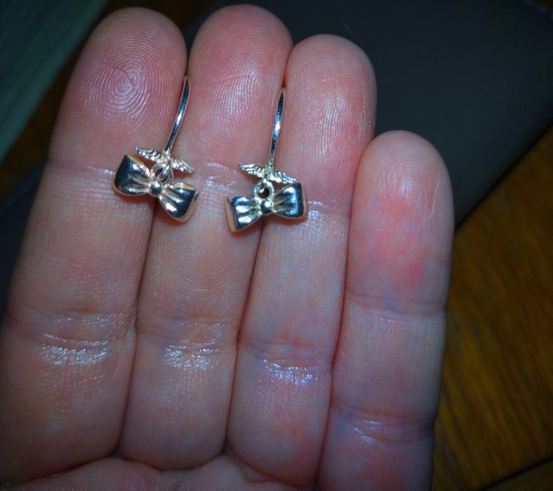 DONEZ acești cercei doar unei fete fără posibilități materiale - ARAD!