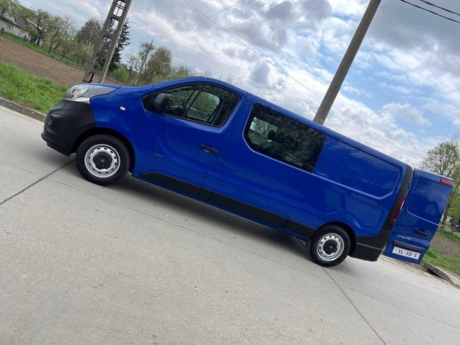 Vand opel vivaro cu 6 locuri si duba an 2015 euro 5maxim de lung