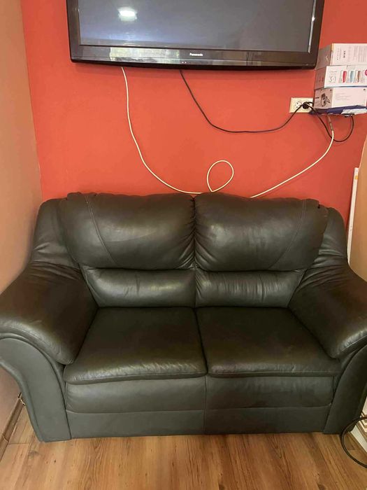 Продавам два кожени дивана без забележки 2ка и 3ка комплект.