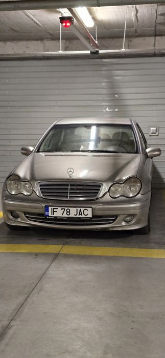 Vând Mercedes-Benz W203 c200