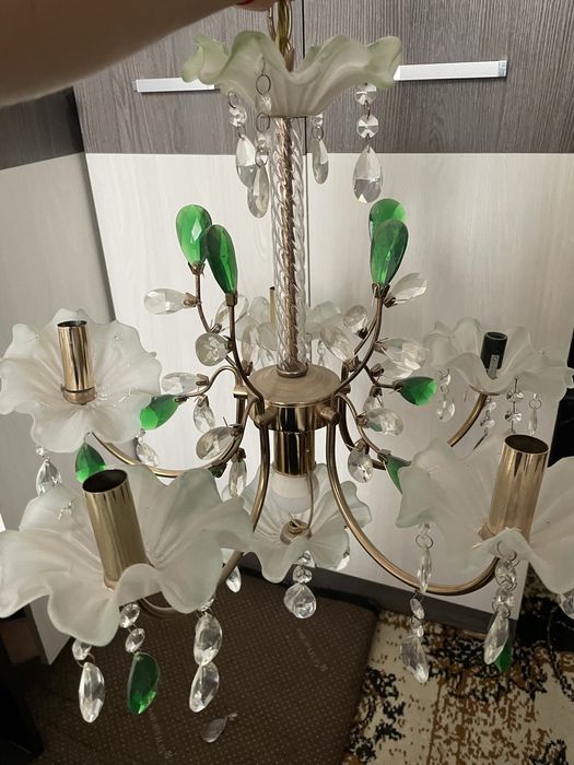 Продам люстру в хорошем состоянии