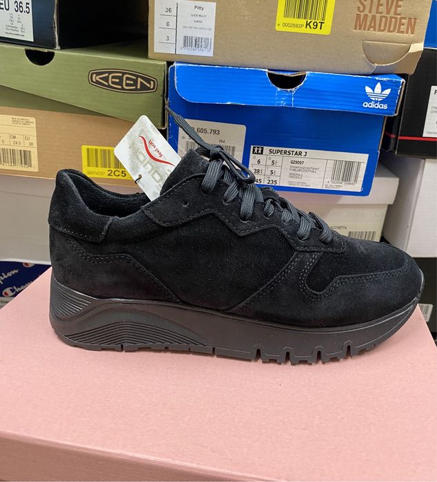 Дамски маратонки Tamaris естествен велур 37-40 намалени