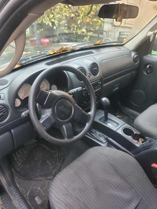 Vand jeep cherokee kj  pret 2500