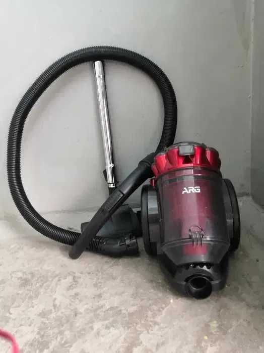 ОТДАМ ДАРОМ пылесос, ARG, мощный, РАБОТАЕТ СИЛЬНО. Дефект стыка, бу