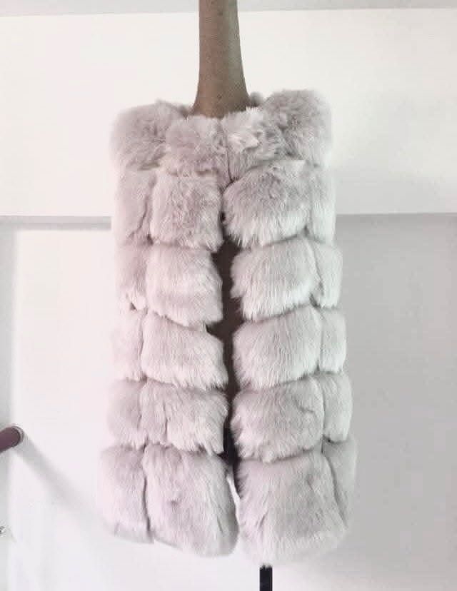 Снежнобяло елече с косъм