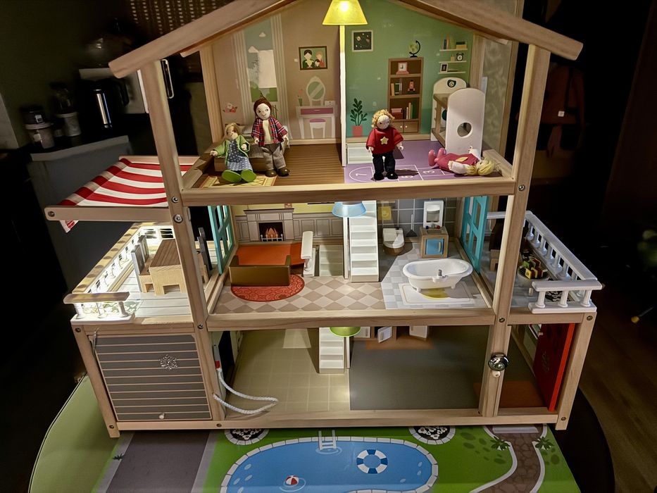 Кукольный дом фирмы Hape.