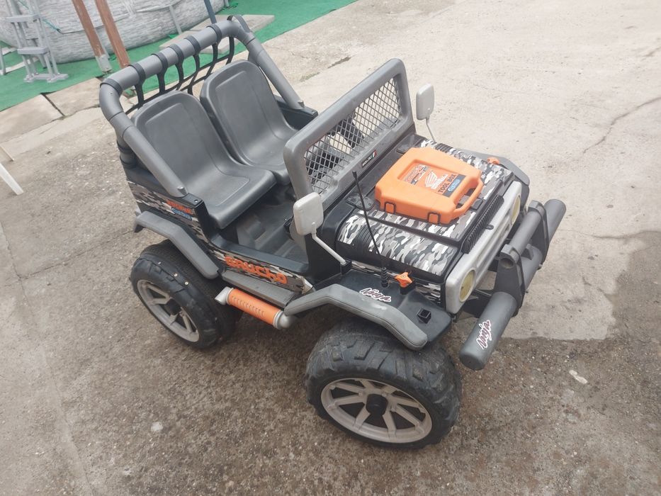 Masinuta electrica copii jeep Peg Perego