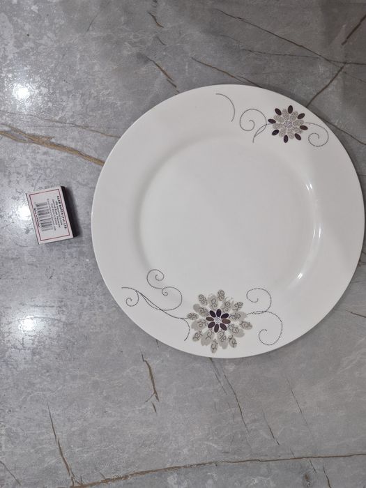 Тарелки 8 штук новые