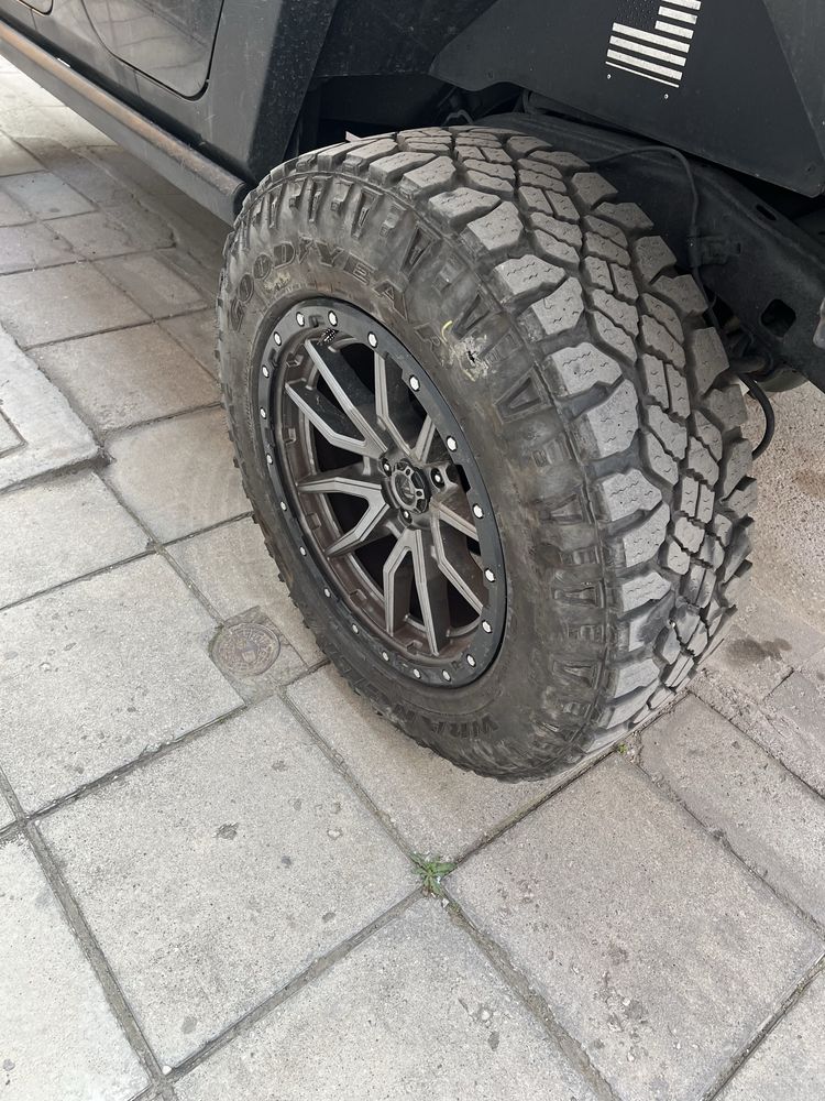 Гуми 275/65/20 goodyear wrangler с джанти Fuel 5x127 20x9”