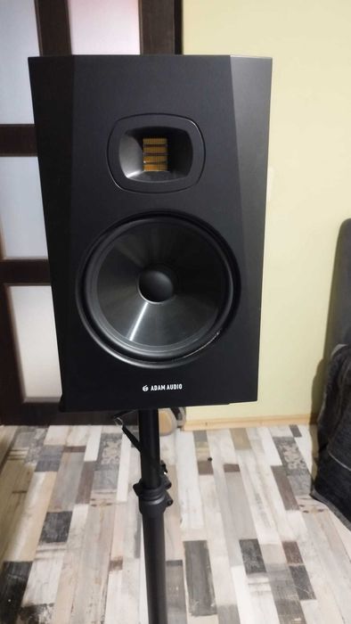 Boxa de studio Adam Audio T8V + o pereche de Pad-uri