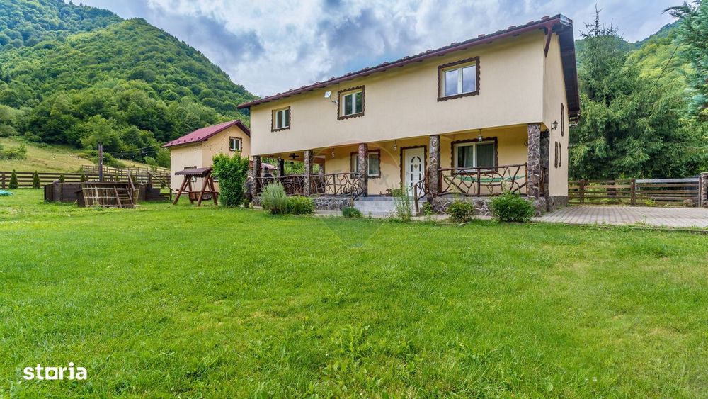 Cabana de vânzare –Mărișel, 10 camere, terasa 41mp, piscină, ciubăr