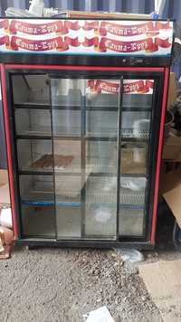Продам витрийный холодильник