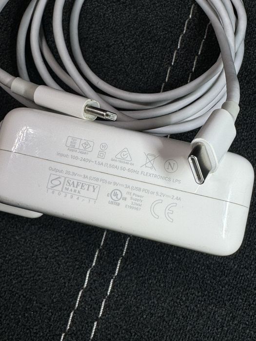 Apple USB C Power Adapter 61 W  incarcator original MacBook iPad
