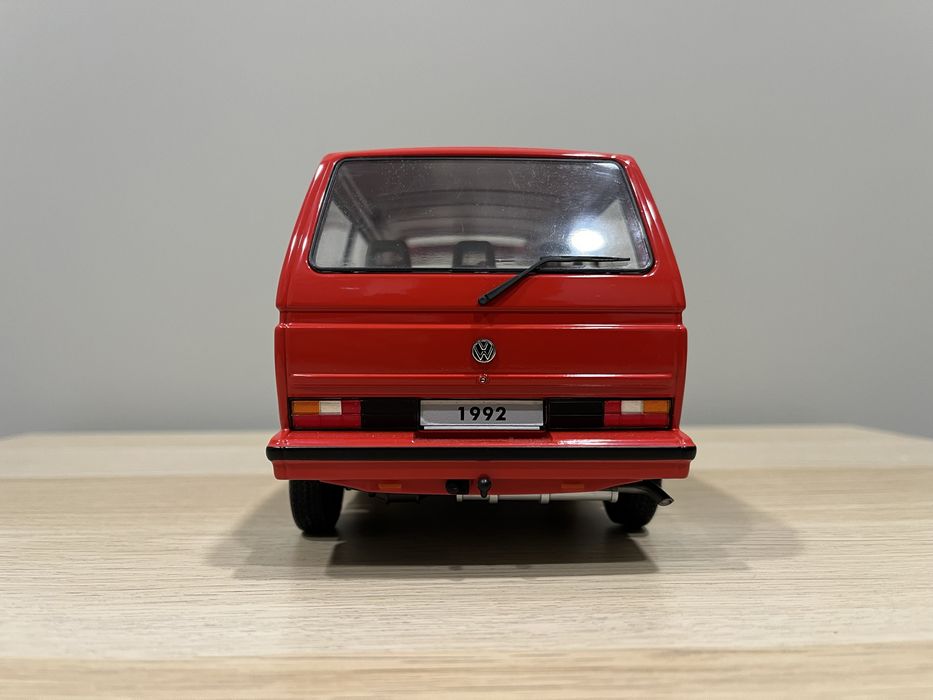 VW Bus T3 Redstar 1992 1:18 (KK Scale)