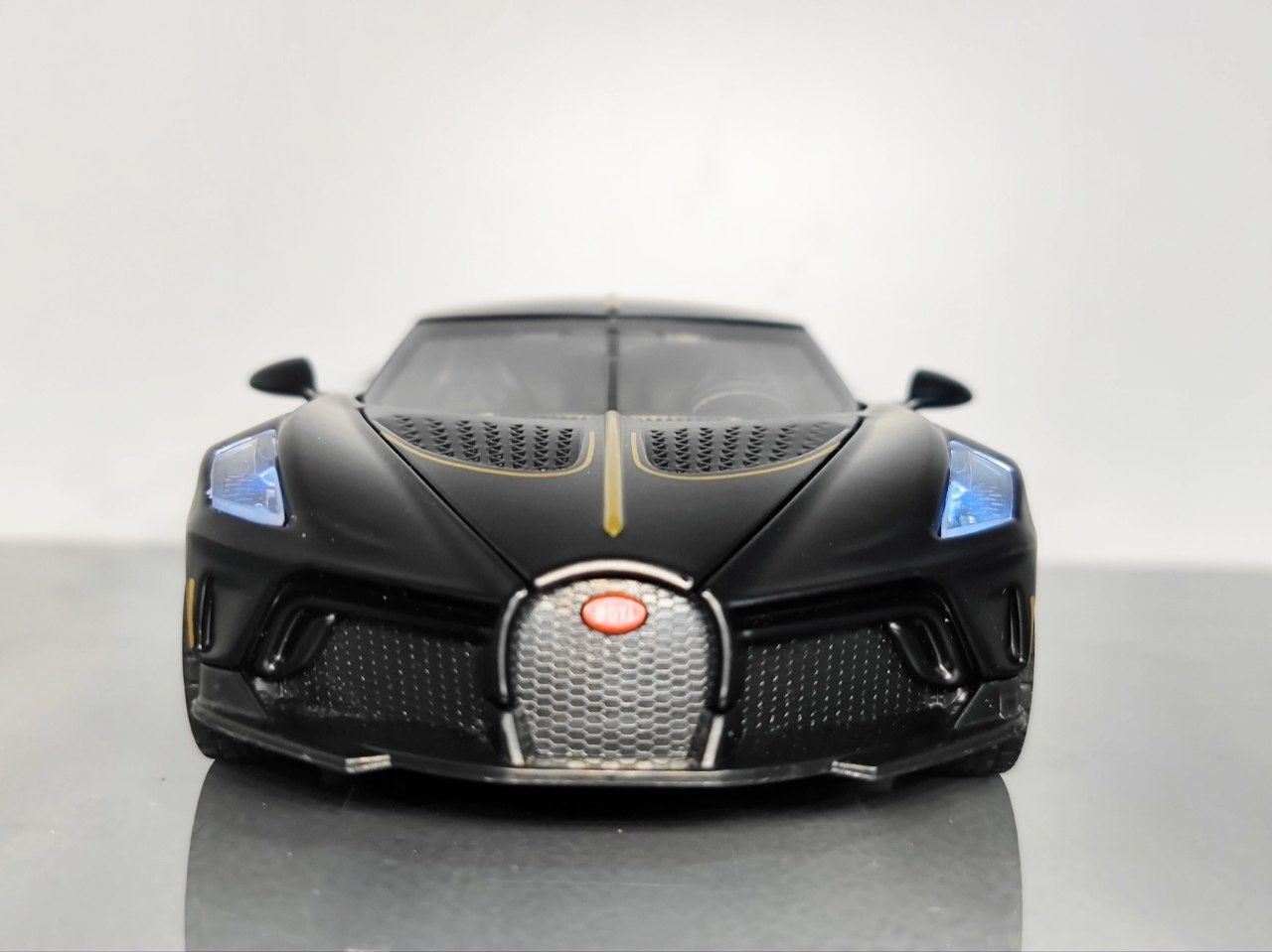 Bugatti La Voiture Noire железная машинка масштабная модель - Доставка