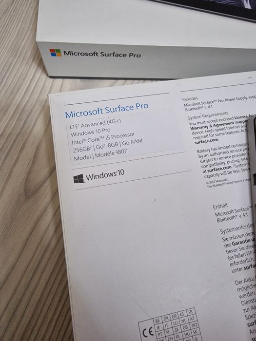 Microsoft Surface Pro 5 1807 i5 256GB Windows Pro