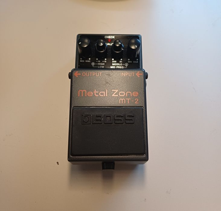 Boss metal-zone , ефект за китара дисторжън