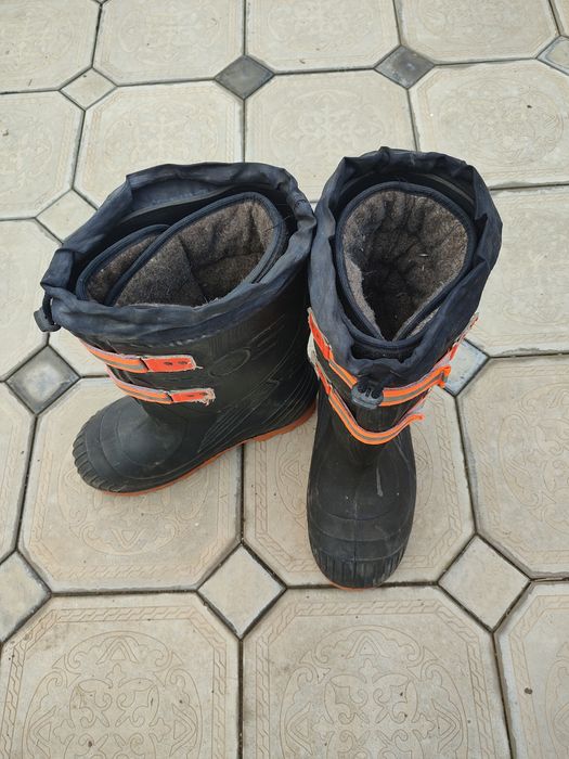 Тёплые резиновые сапоги с войлочным вкладышем