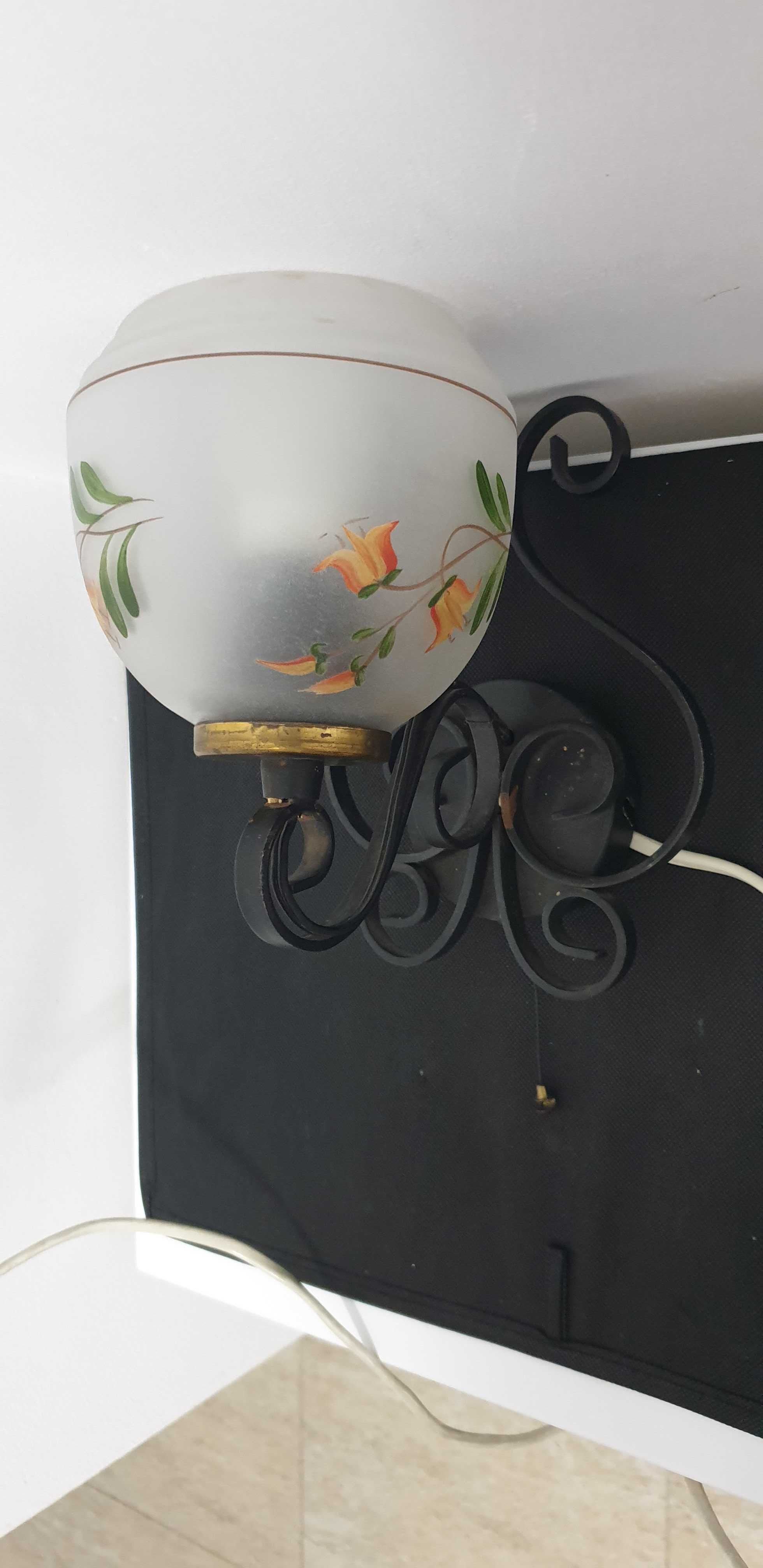 Lampa aplica vintage colectie fier forjat sticla pictata Anglia 1970