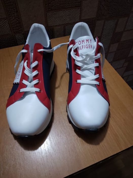 Аяк киим сатылады