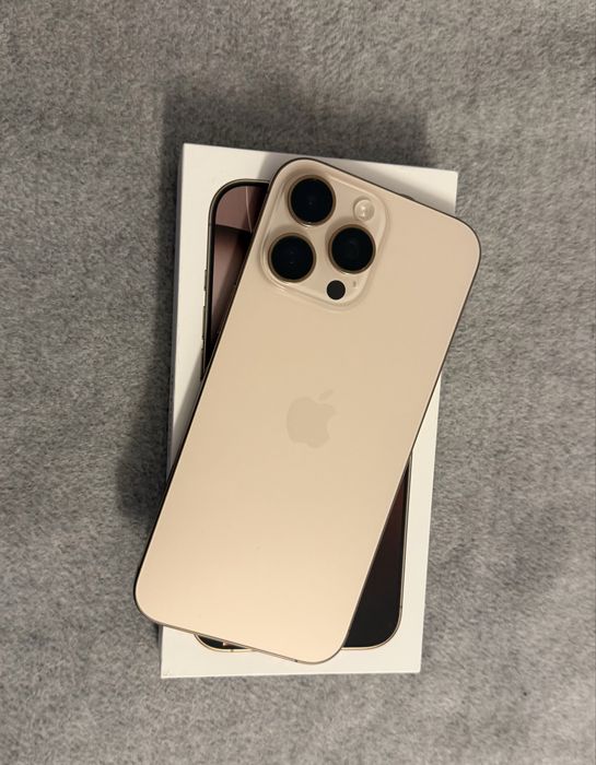 Vând telefon iPhone 16 Pro Max, 256 GB, desert titanium + Husa Apple