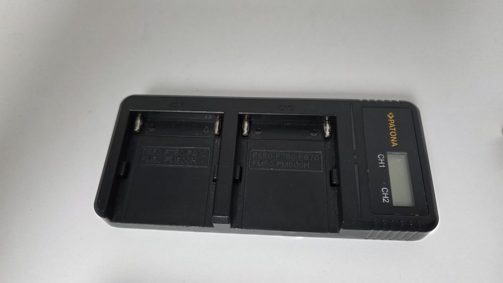 Monitor Feelworld F5 Pro + acumulator Patona NP-F750 si incarcator