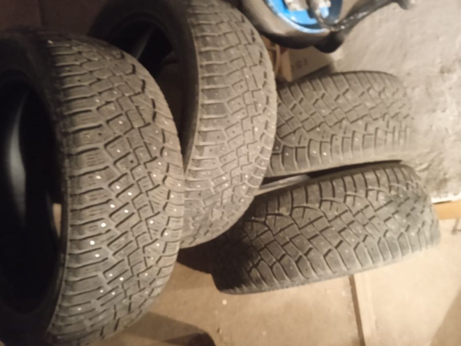 Продаются шины зимние, шипованные