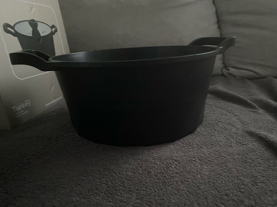 Oala de casa ! Este foarte buna ! Are fundul gros !