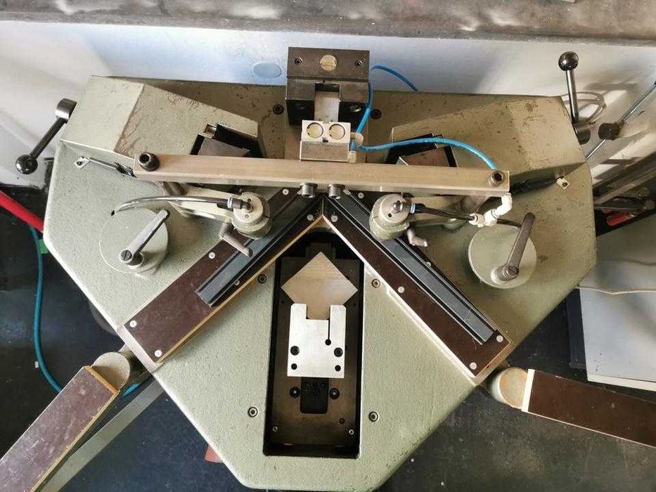 Автоматична Ъглонабивна машина Pressta pv-10 с допълнителна опция ..