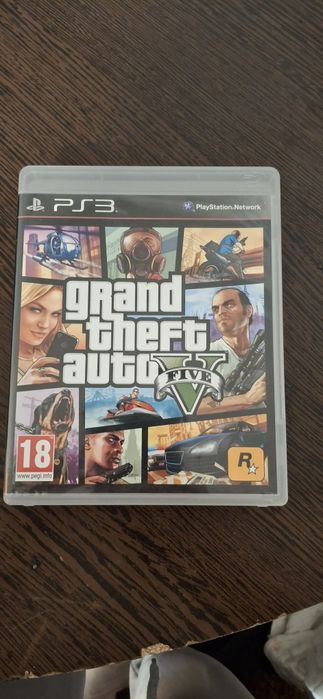 Vand PlayStation3 cu 4 jocuri