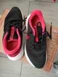 Vand Adidasi Nike