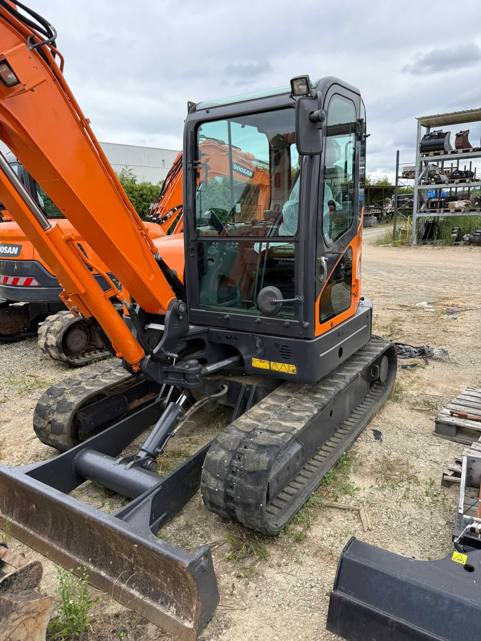 Miniexcavator 6 tone DOSAN DX 63-3