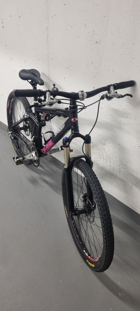 Bicicleta full suspension