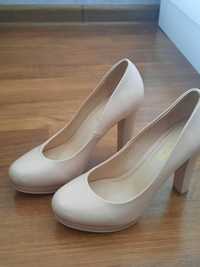 Женские бежевые туфли 37 размер