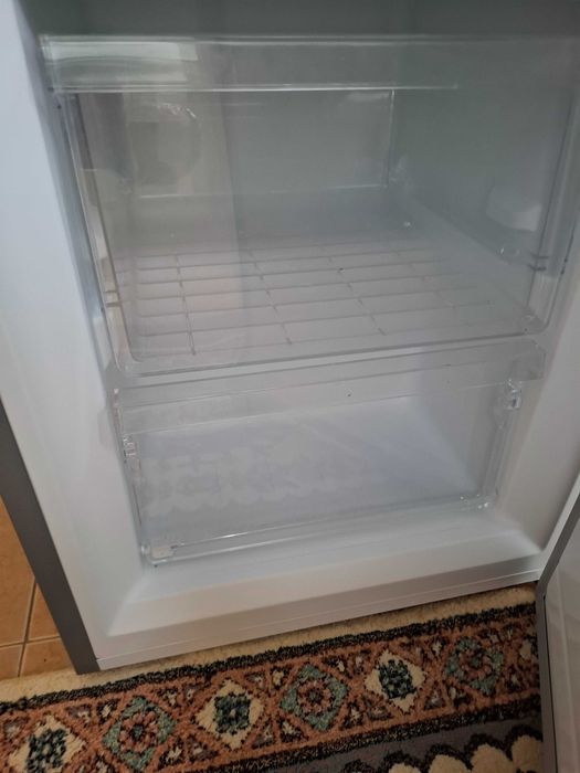 Продавам хладилник