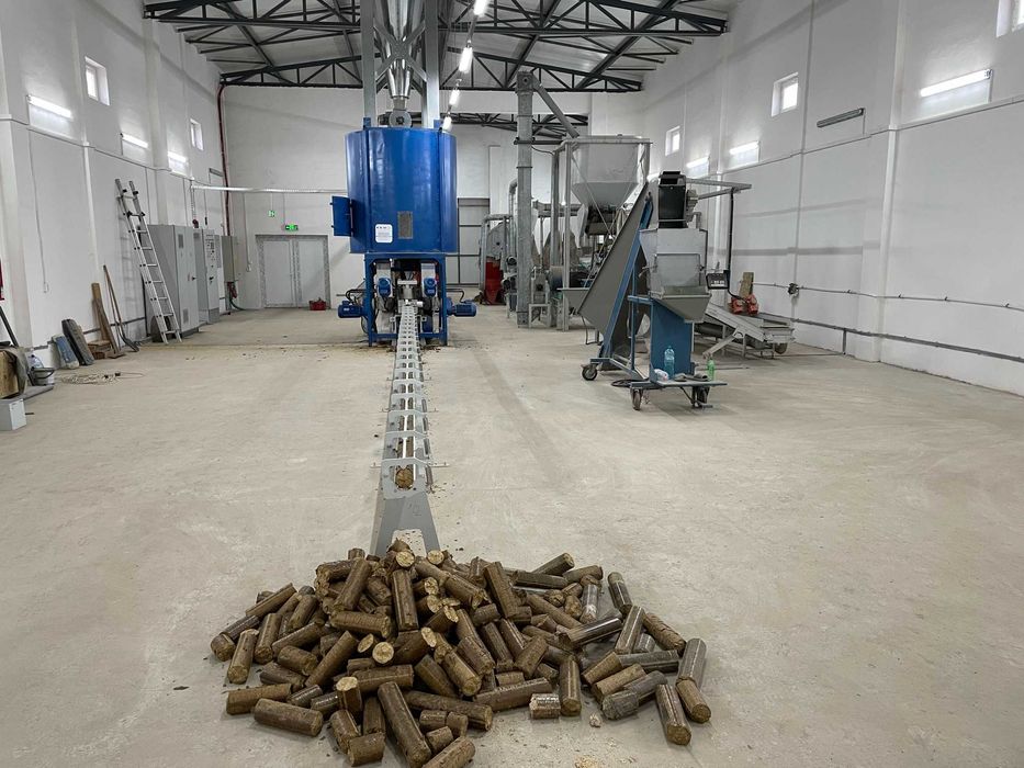 De vanzare linie brichete paie productie germana Adelmann