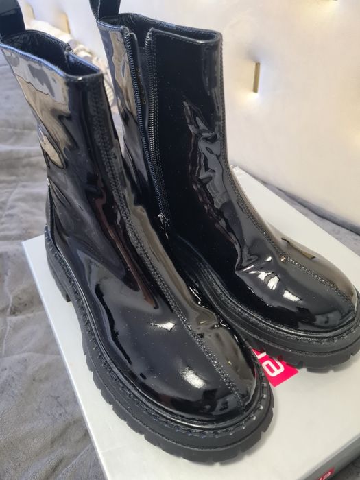 Натуральная лаковая обувь